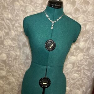 Chic Silver Floral Necklace